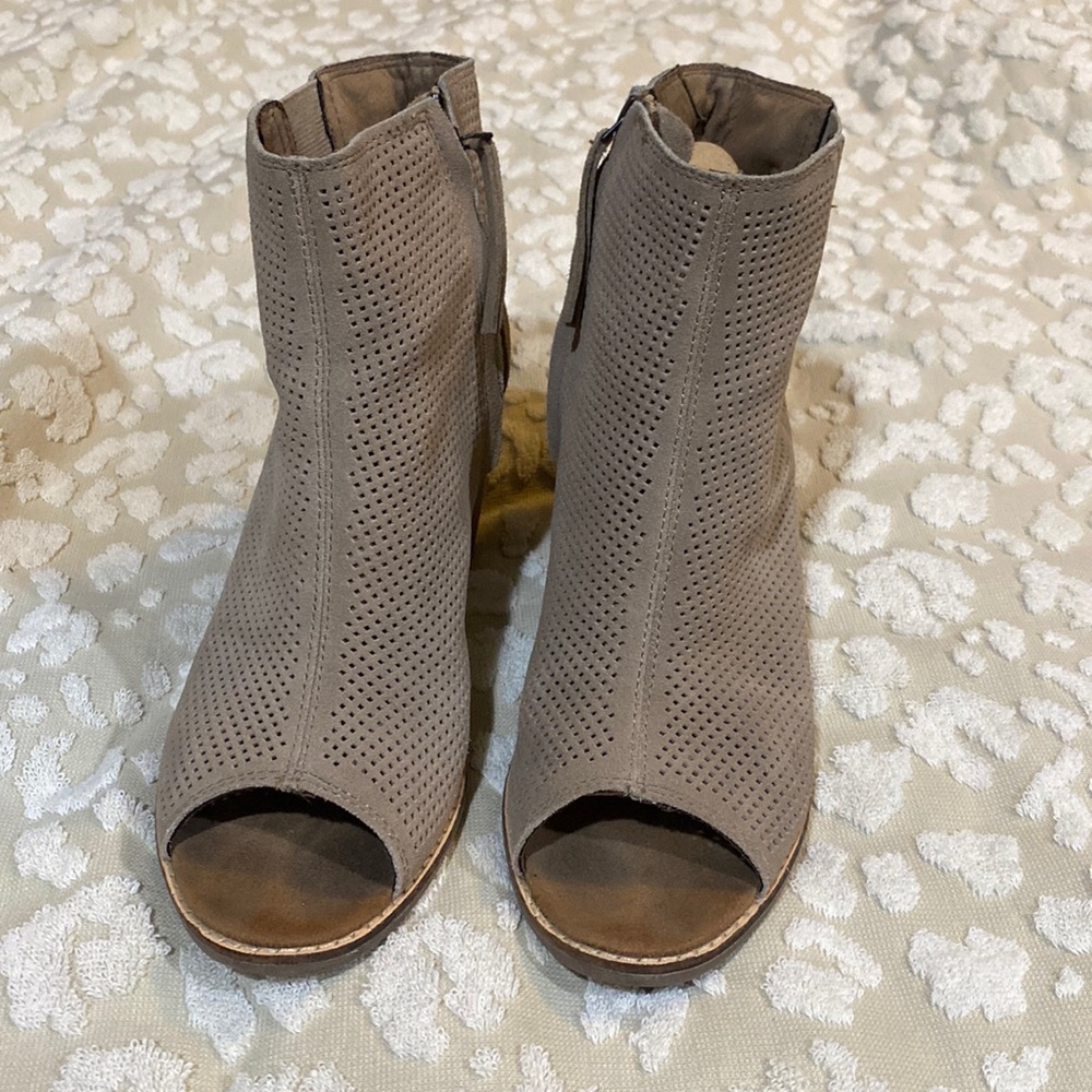 TOMS Majorica Suede Preforated Peep Toe Booties Desert Taupe 9.5